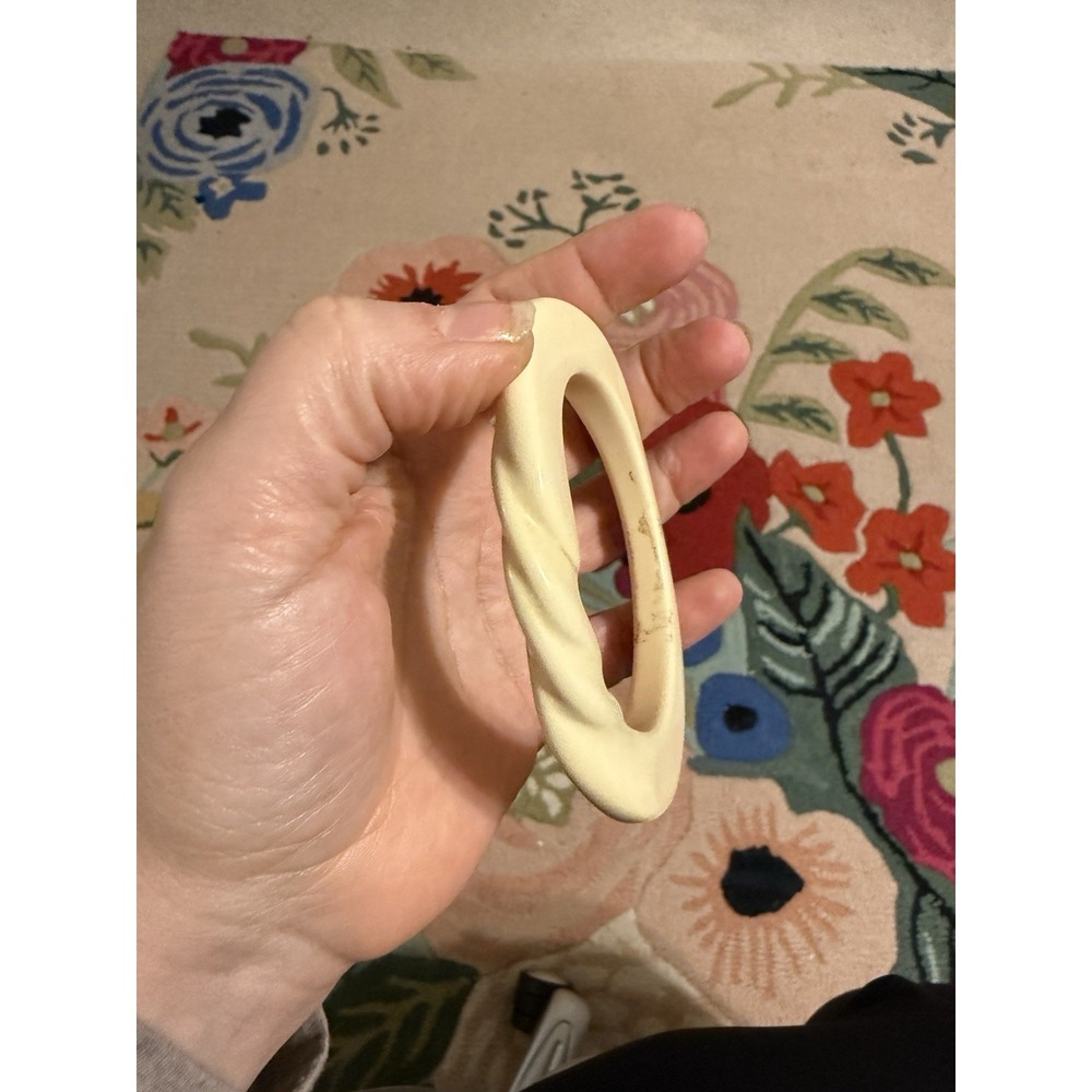 Vintage Cream Resin Bangle Bracelet Twisted Rope Accent Ivory Off White Chunky